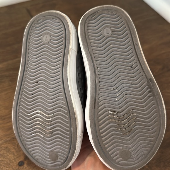 Toddler size 7 sketchers slides waterproof - Picture 6 of 6